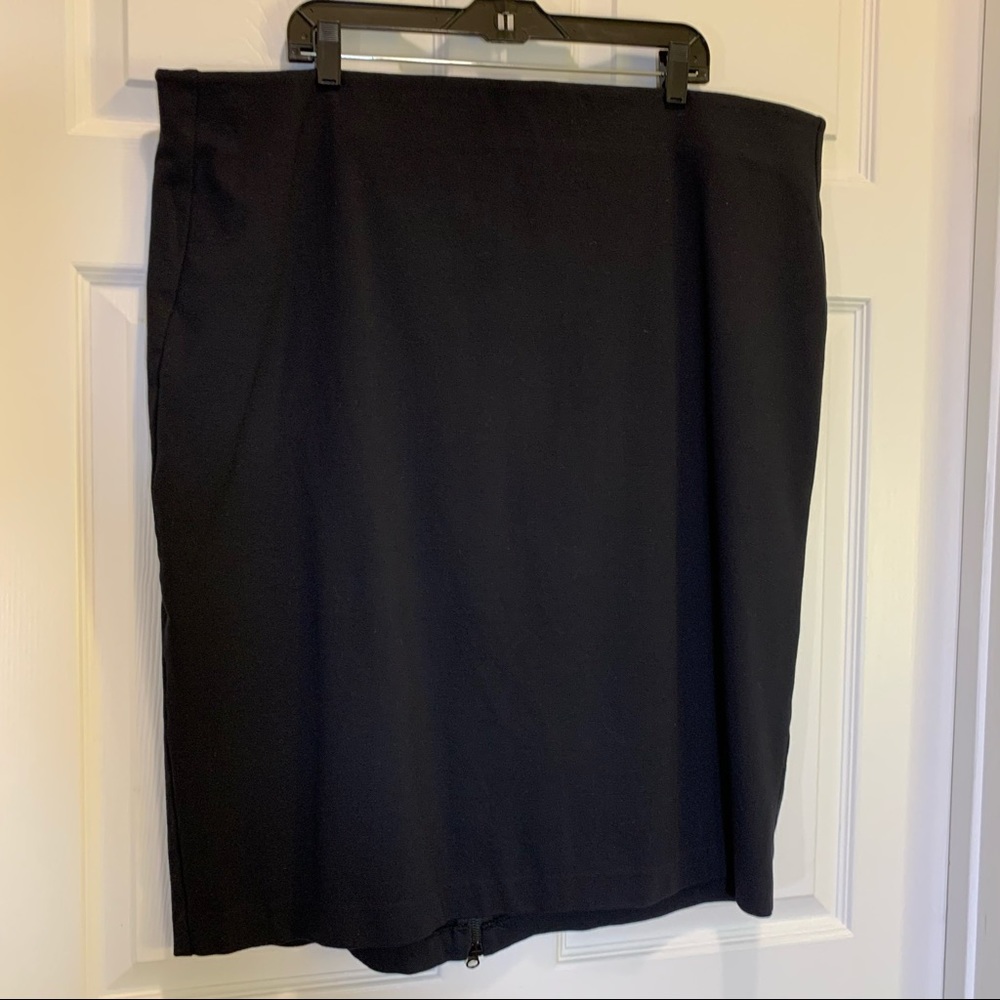 Lane Bryant NWOT Black Skort with Back Zipper 26